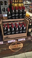 Vinotéka v hypermarketu Globus v bedýnkách SKYWANDER